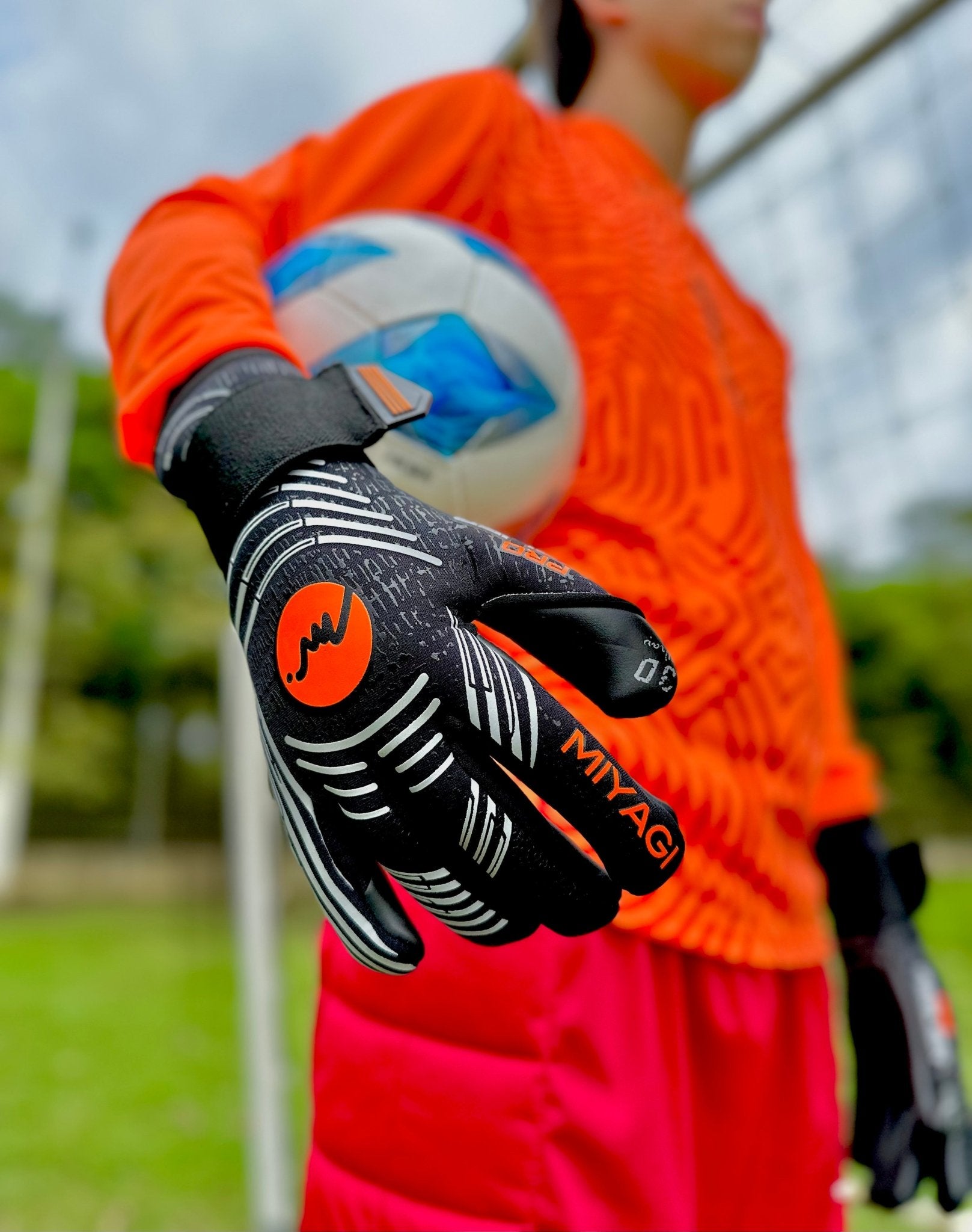 Guante Arquero Pro MG016 - MIYAGI COLOMBIANaranja