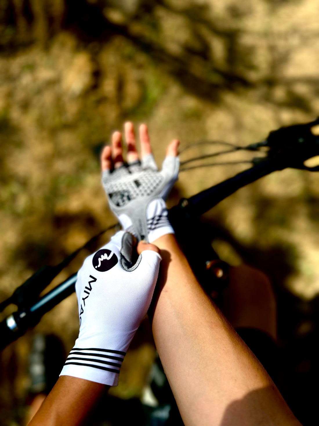 Guantes de Ciclismo y Gimnasio: ¿Dedo Largo o Dedo Corto? La Guía Miyagi para Elegir Bien - MIYAGI COLOMBIA