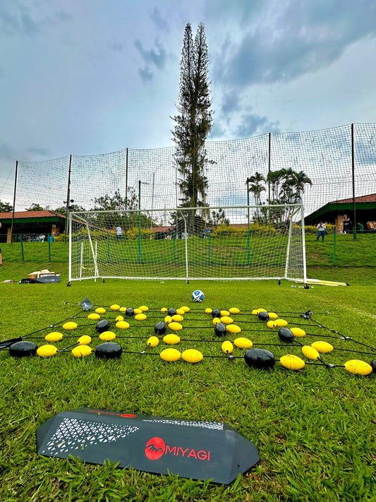 Entrena como un profesional: los mejores implementos deportivos para fútbol, baloncesto y voleibol - MIYAGI COLOMBIA